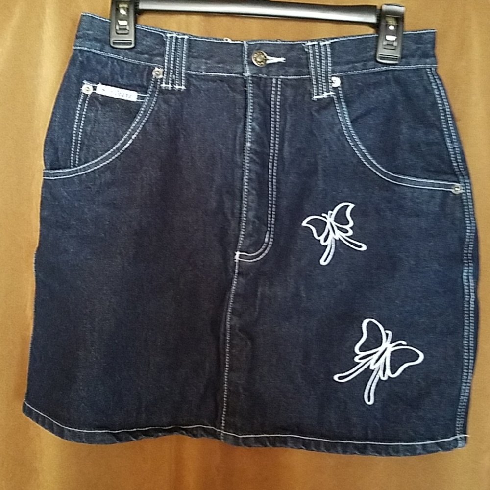 Cute denim  mini skirt